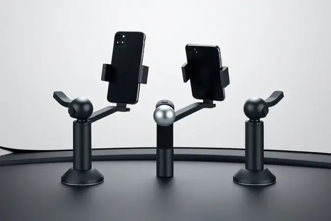Estudo de movimento mostrando a articulação esférica e rotação ajustável de suporte de celular para carro em renderização 3D conceitual.