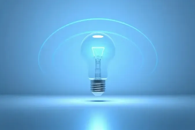 Representação conceitual de lâmpada inteligente genérica envolta por ondas abstratas azuis simbolizando conexão Wi-Fi estável.