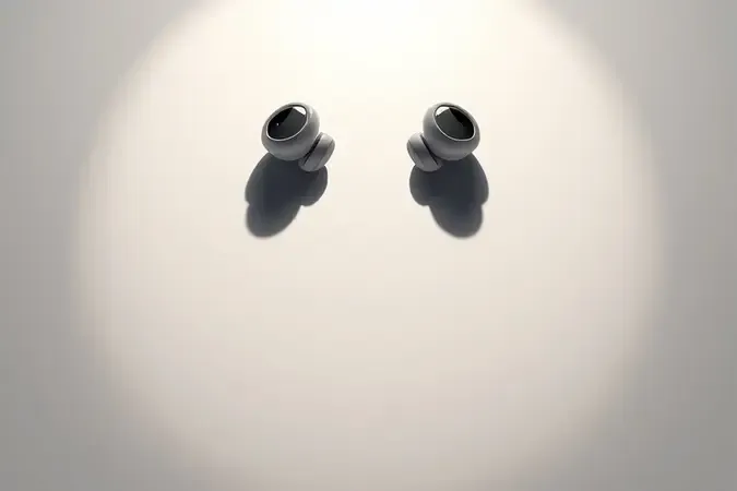Render 3D conceitual de fone Bluetooth com sombras contrastantes simbolizando original versus falsificação
