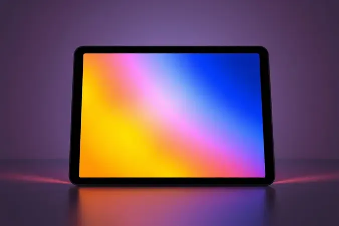 Tablet com filtro de luz azul e modo noturno ativado representando proteção da visão durante leitura prolongada